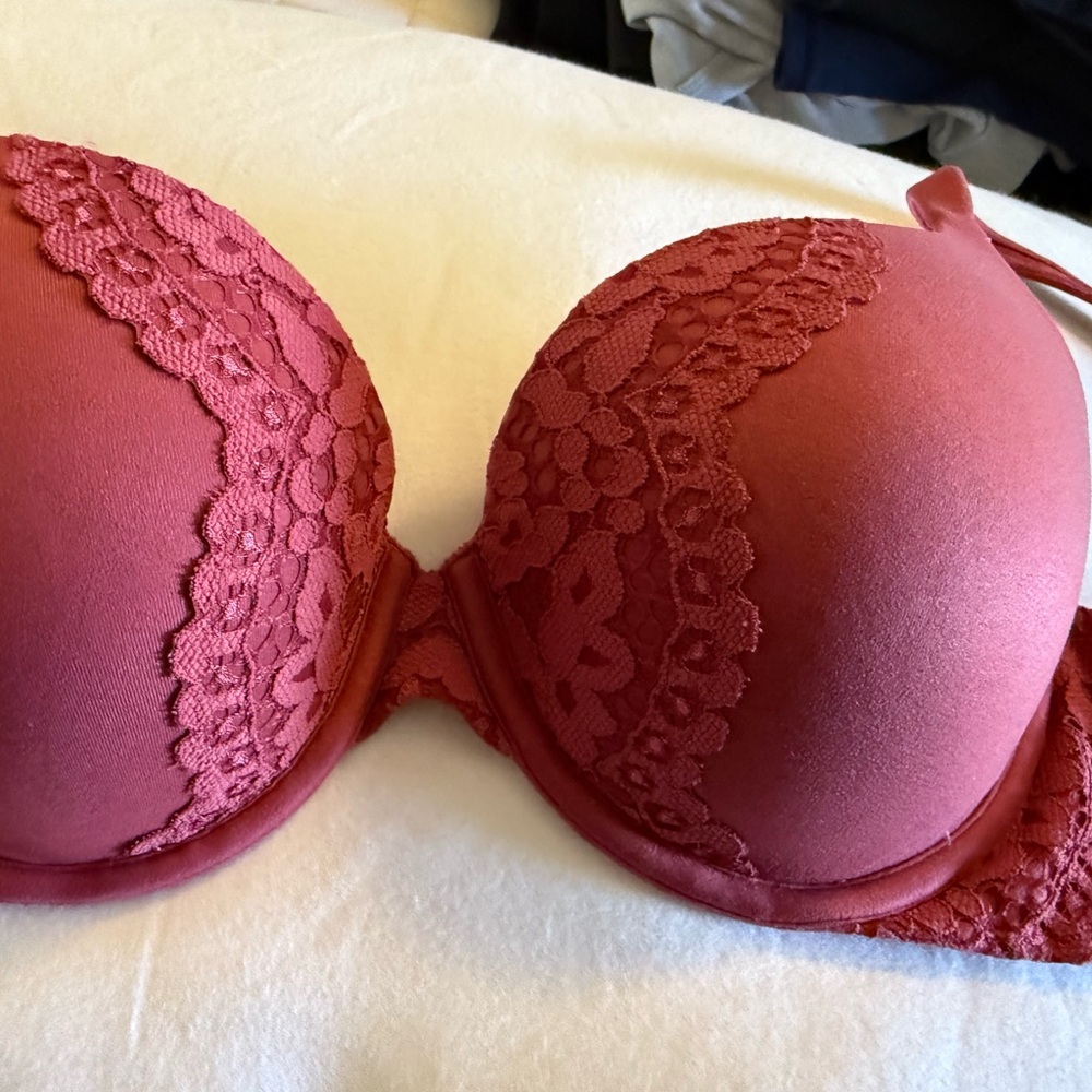 Victoria's Secret Lace Detail Bra in Rich Burgundy